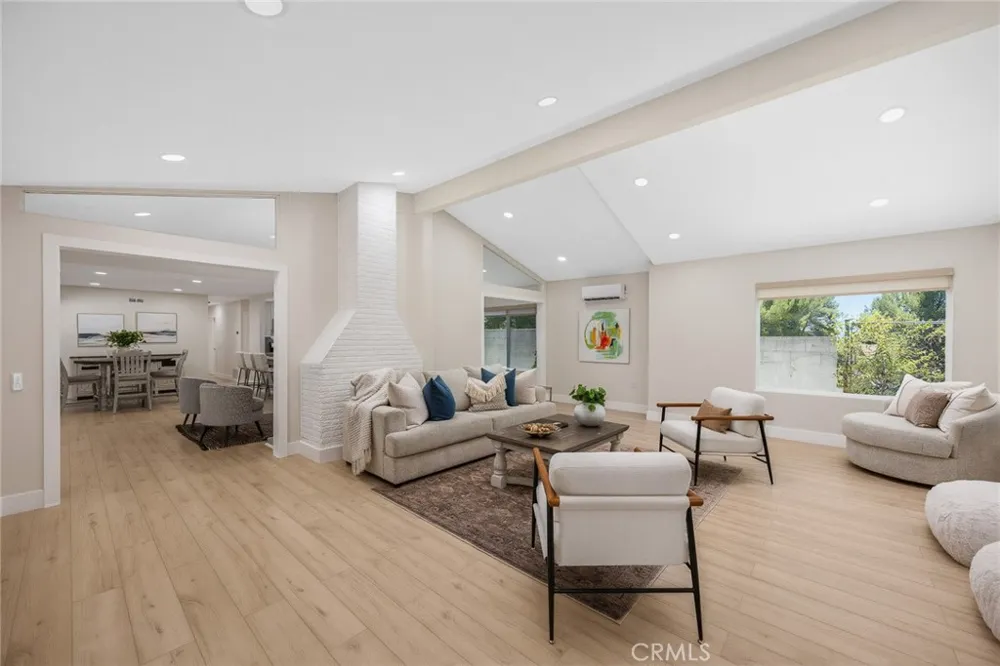 10842 Owens Tujunga, CA 91042