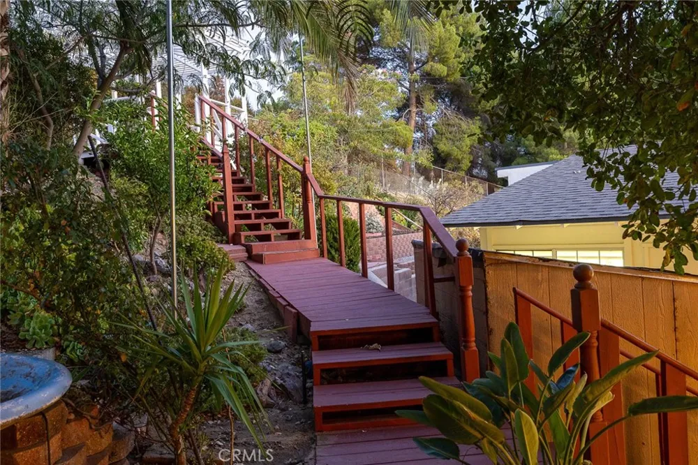 10842 Owens Tujunga, CA 91042