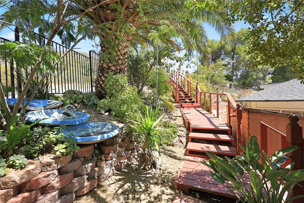 10842 Owens Tujunga, CA 91042
