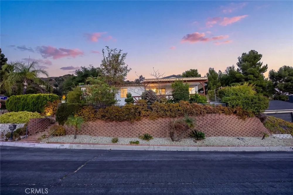 10842 Owens Tujunga, CA 91042