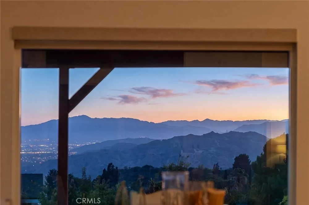 10842 Owens Tujunga, CA 91042