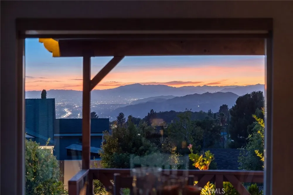 10842 Owens Tujunga, CA 91042