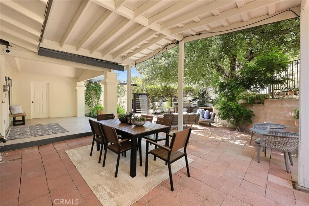 10842 Owens Tujunga, CA 91042