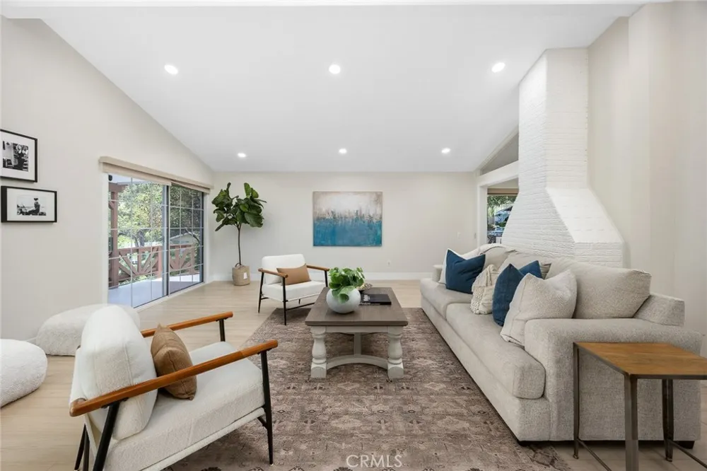 10842 Owens Tujunga, CA 91042