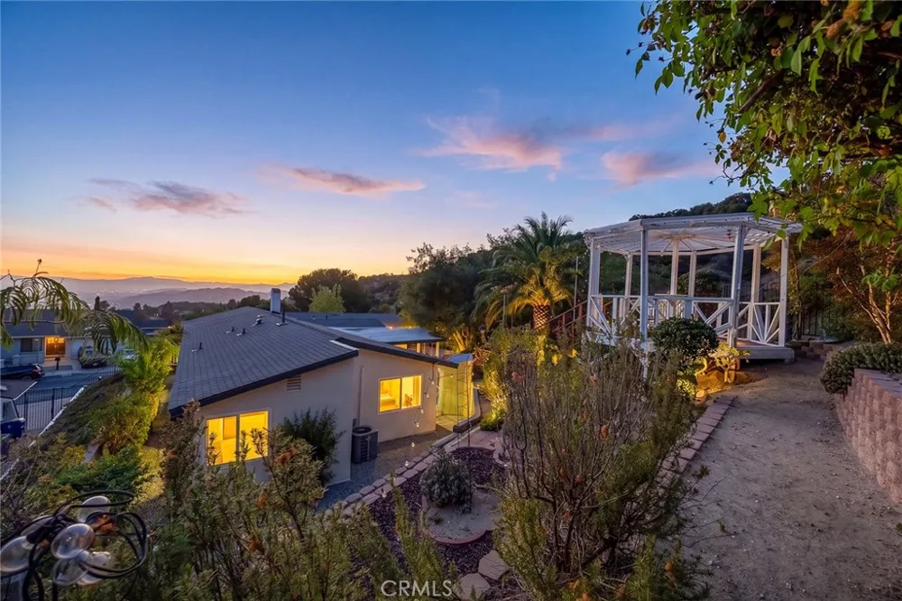 10842 Owens Tujunga, CA 91042