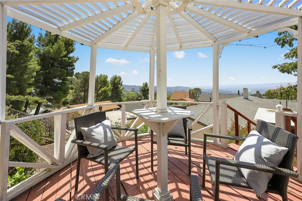 10842 Owens Tujunga, CA 91042