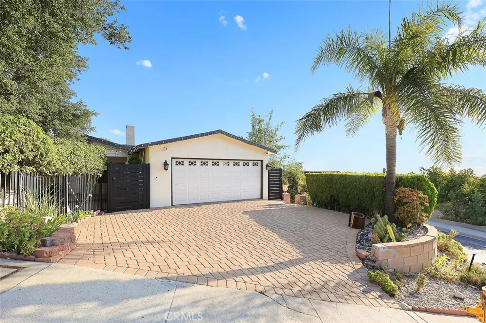 10842 Owens Tujunga, CA 91042