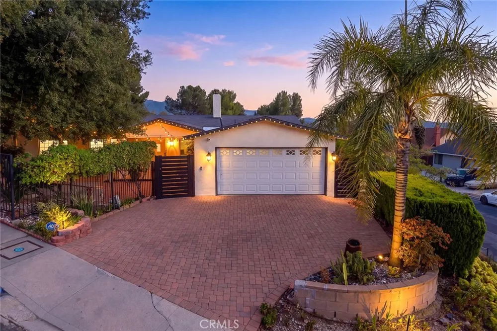 10842 Owens Tujunga, CA 91042