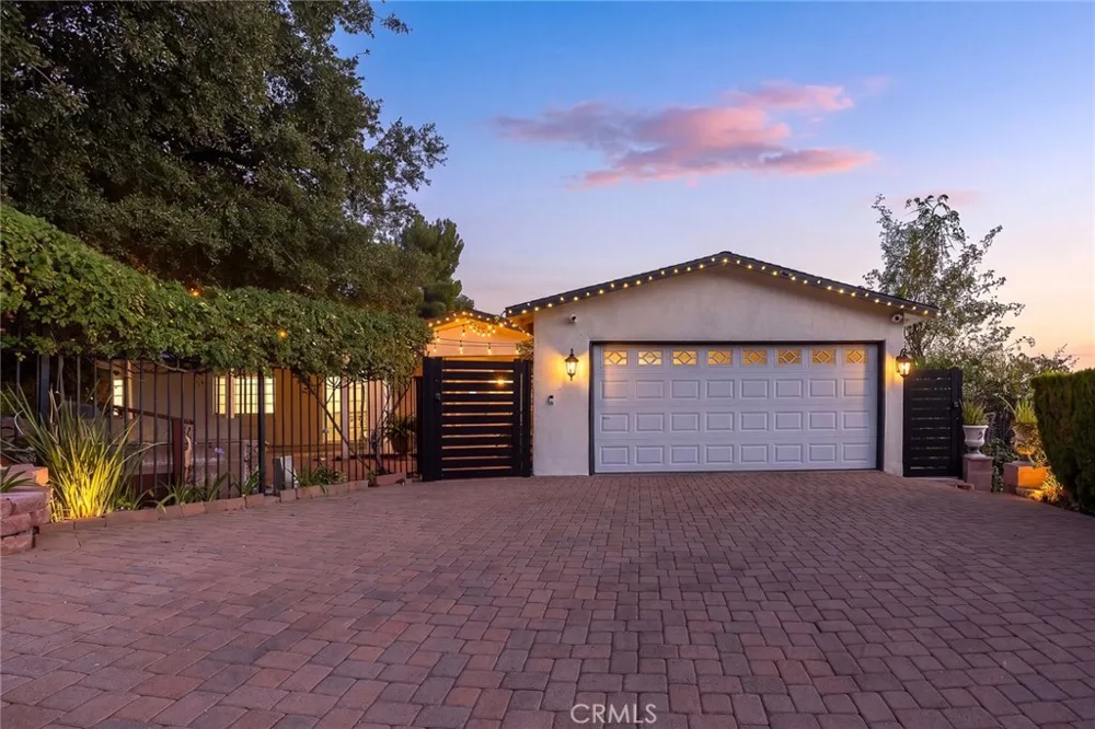 10842 Owens Tujunga, CA 91042