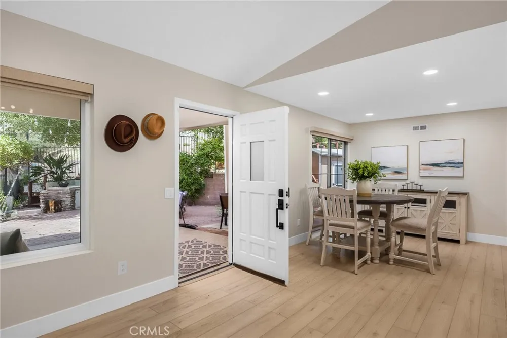 10842 Owens Tujunga, CA 91042