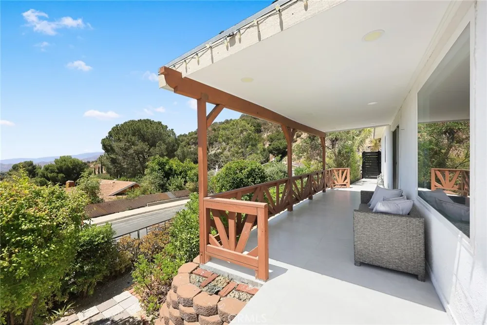 10842 Owens Tujunga, CA 91042