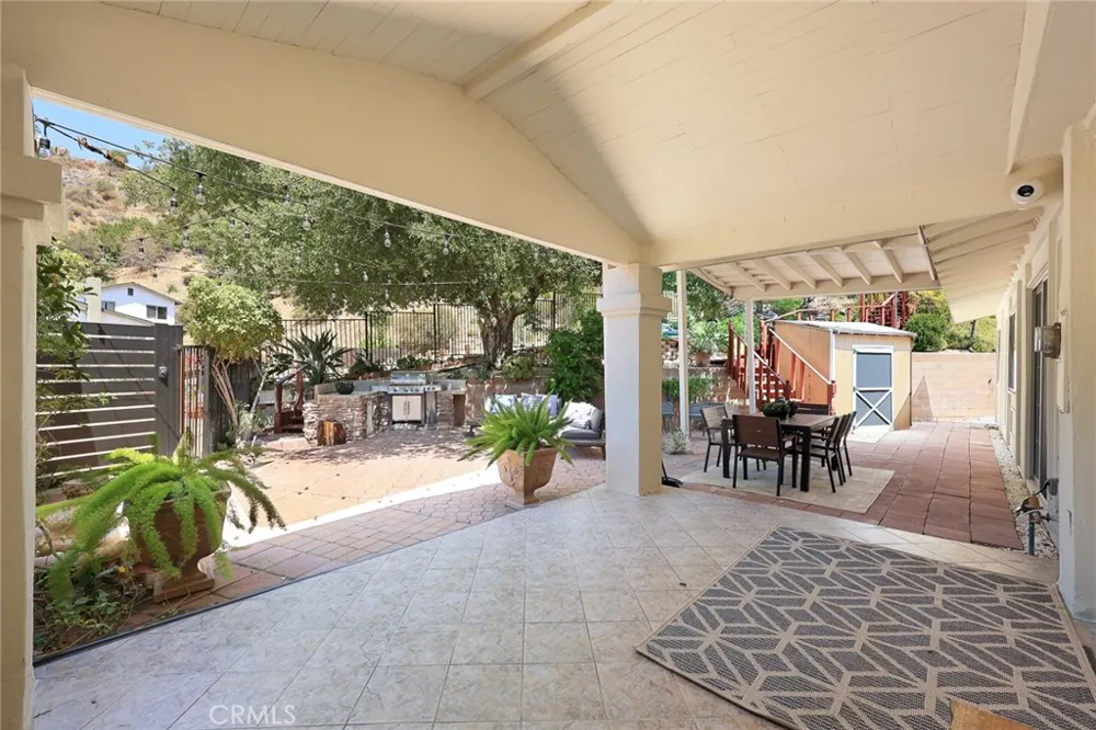 10842 Owens Tujunga, CA 91042