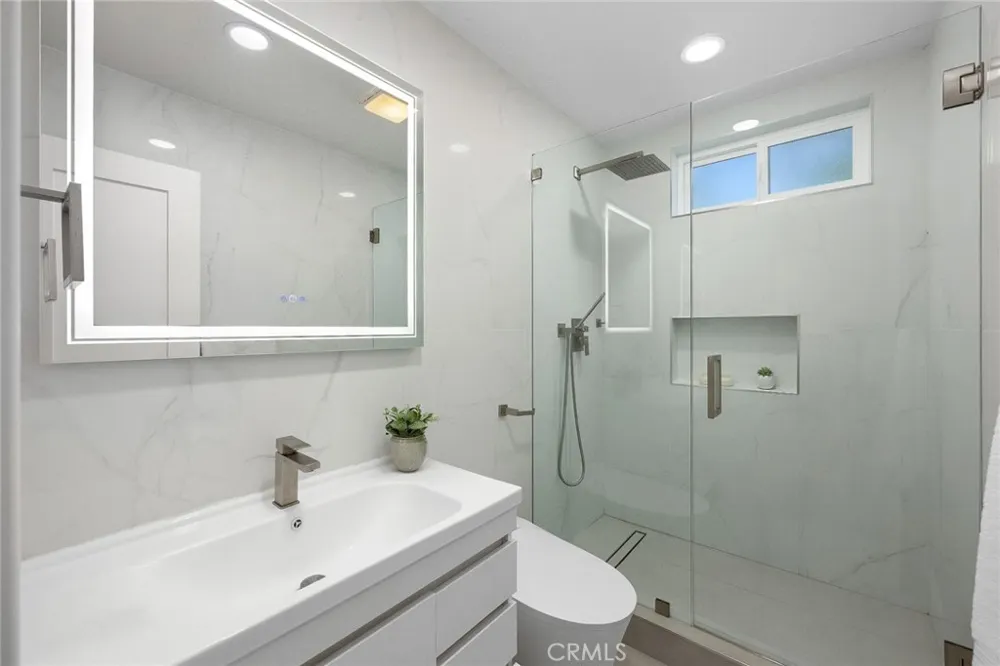 10842 Owens Tujunga, CA 91042