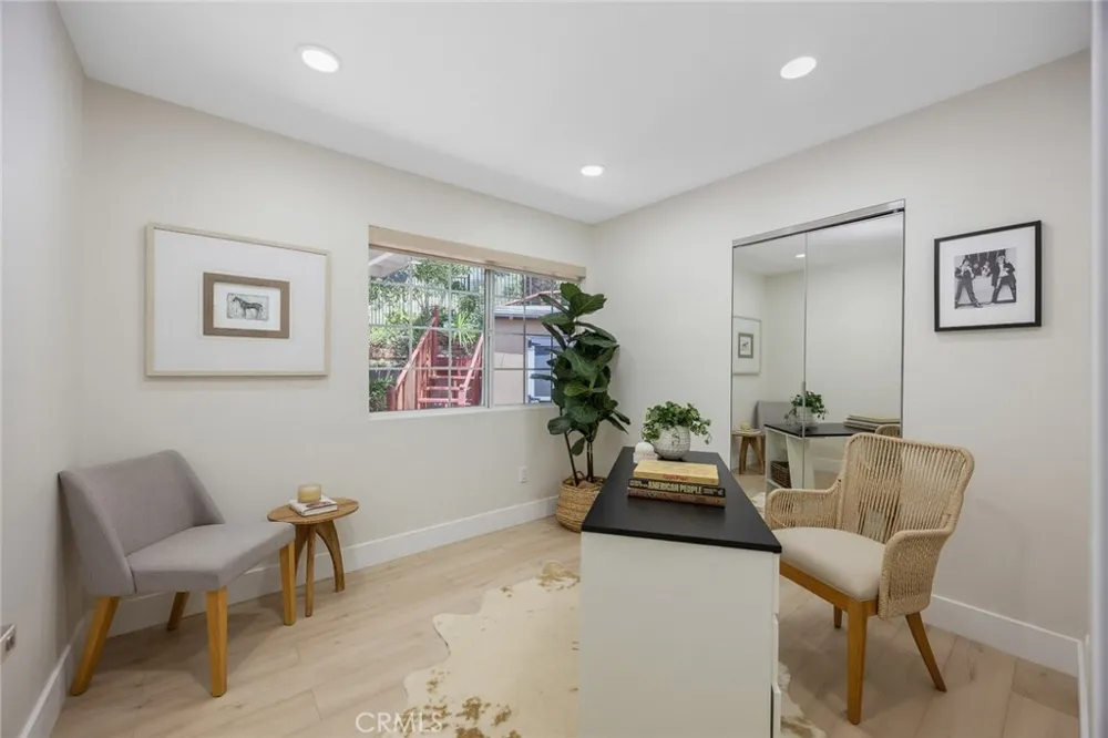 10842 Owens Tujunga, CA 91042