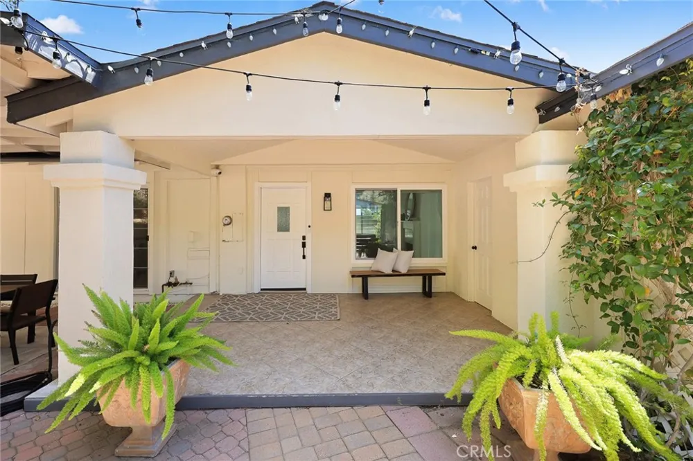 10842 Owens Tujunga, CA 91042