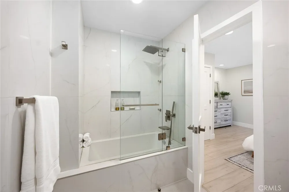 10842 Owens Tujunga, CA 91042