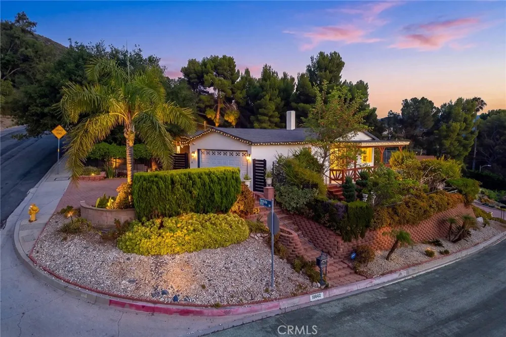 10842 Owens Tujunga, CA 91042