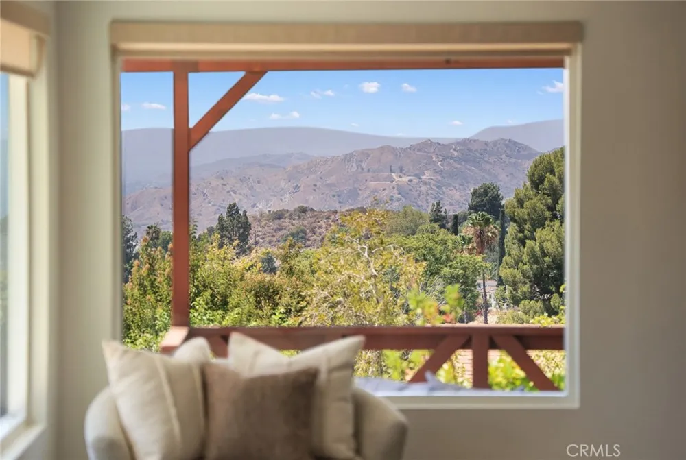 10842 Owens Tujunga, CA 91042