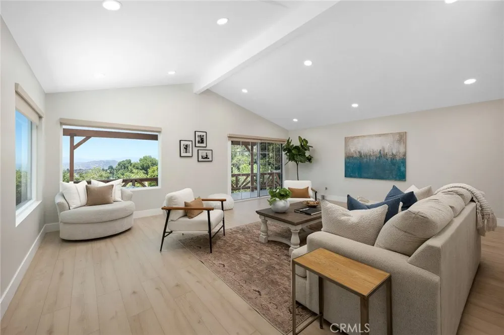 10842 Owens Tujunga, CA 91042