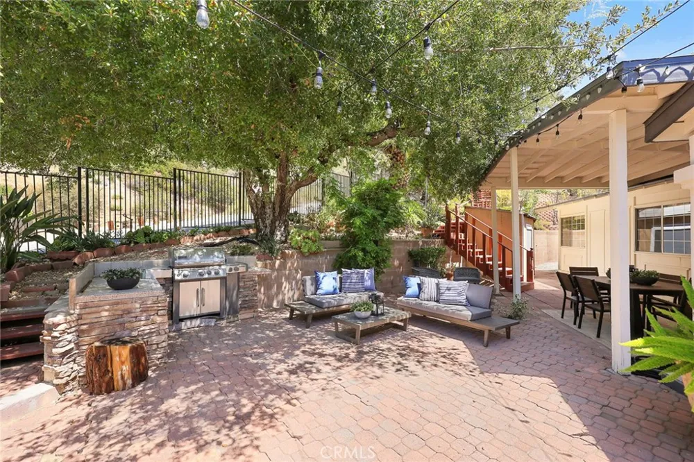 10842 Owens Tujunga, CA 91042