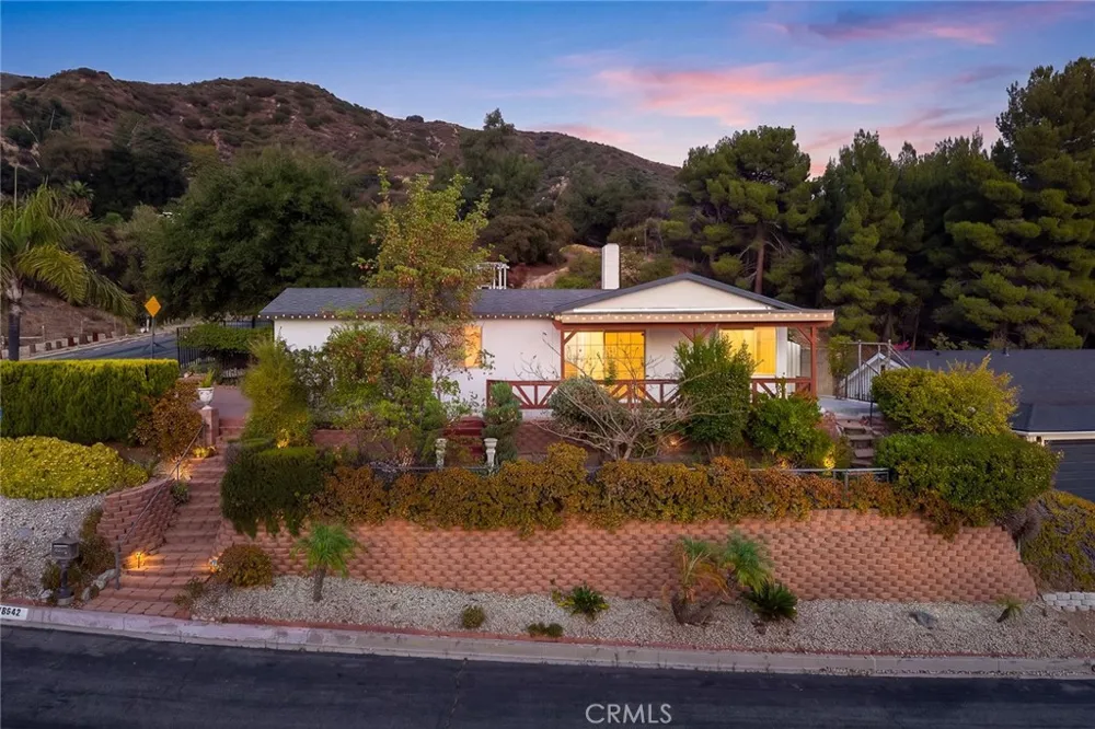 10842 Owens Tujunga, CA 91042