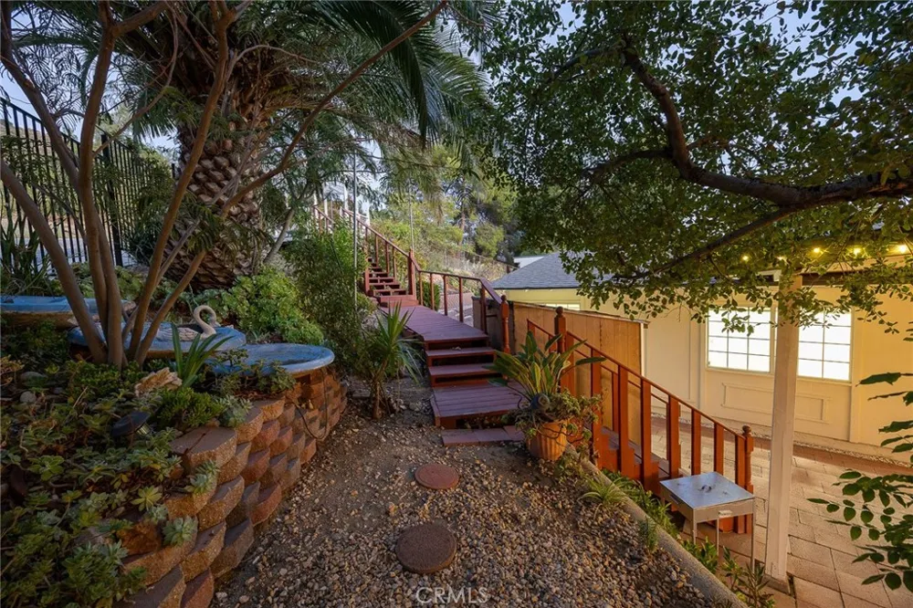 10842 Owens Tujunga, CA 91042