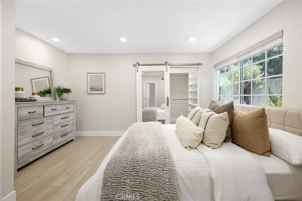 10842 Owens Tujunga, CA 91042