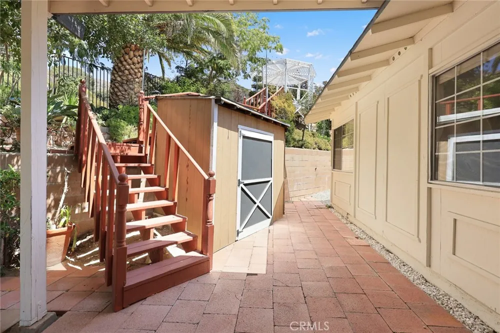 10842 Owens Tujunga, CA 91042