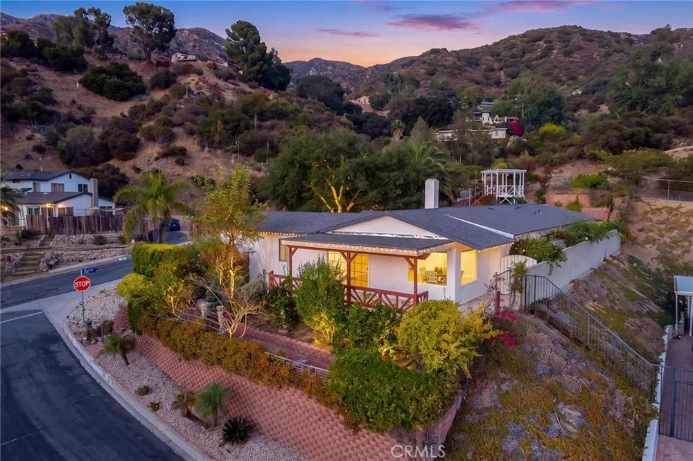 10842 Owens Tujunga, CA 91042