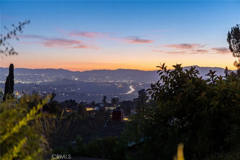 10842 Owens Tujunga, CA 91042