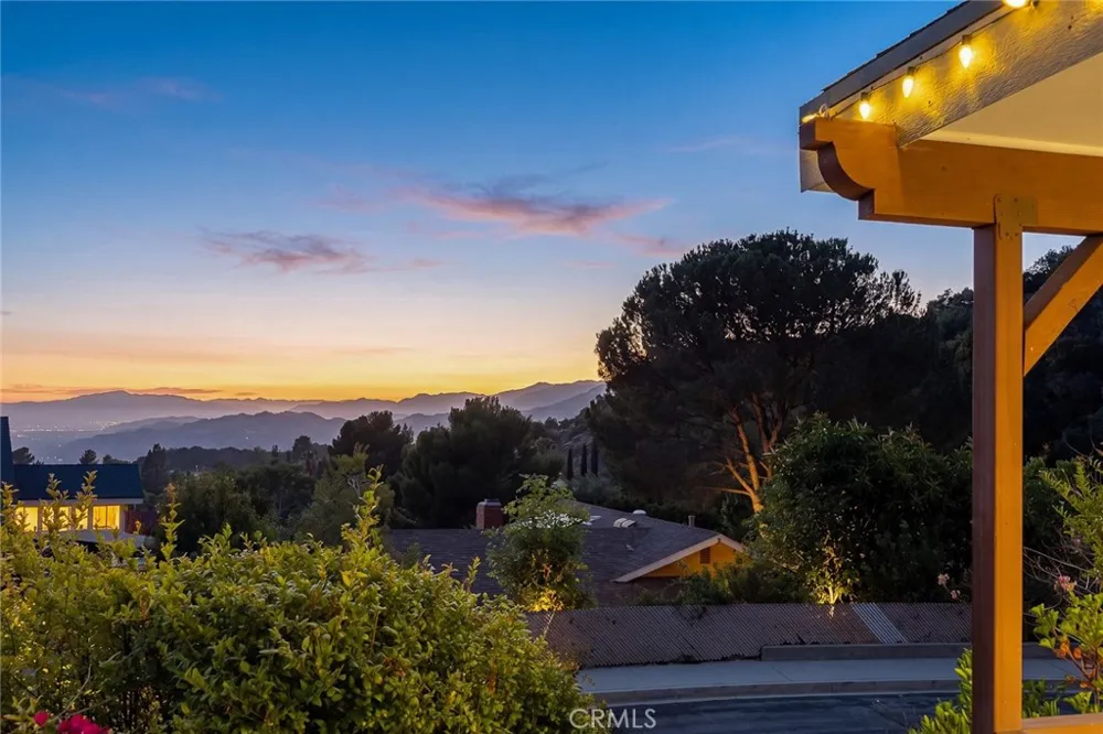 10842 Owens Tujunga, CA 91042