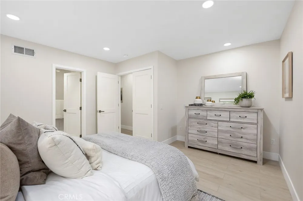 10842 Owens Tujunga, CA 91042