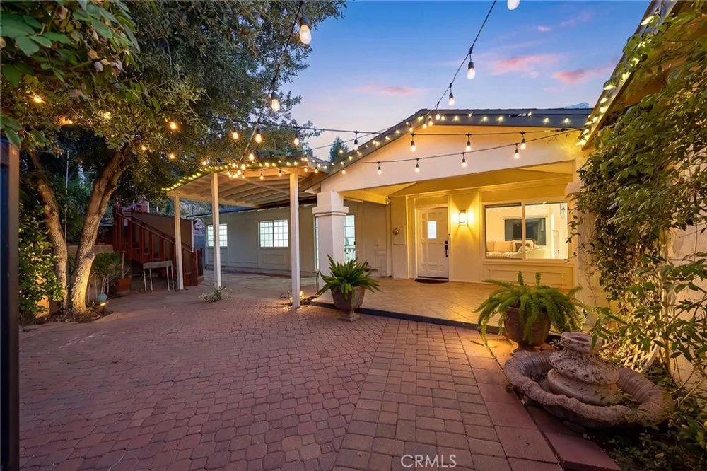 10842 Owens Tujunga, CA 91042