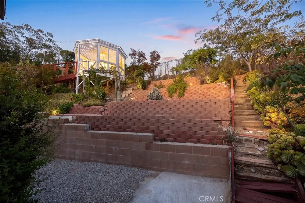 10842 Owens Tujunga, CA 91042