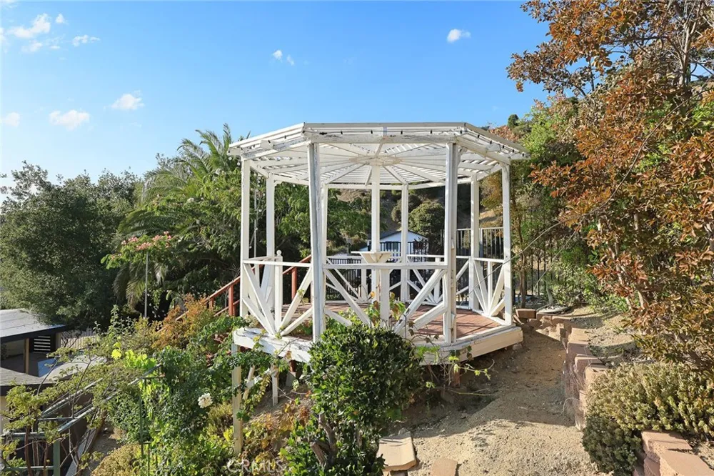 10842 Owens Tujunga, CA 91042