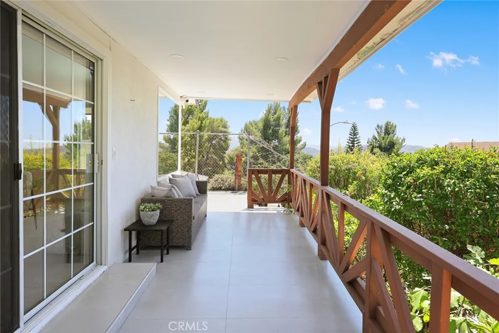 10842 Owens Tujunga, CA 91042