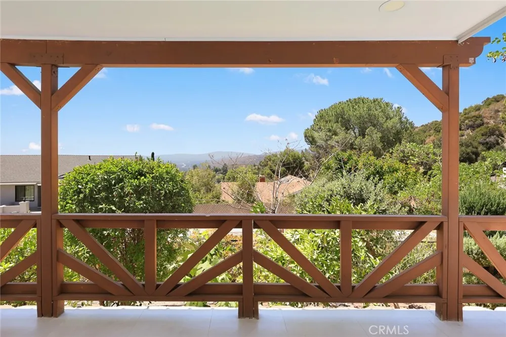 10842 Owens Tujunga, CA 91042