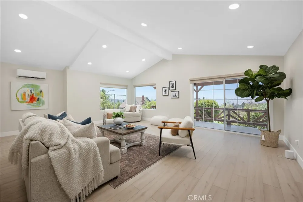 10842 Owens Tujunga, CA 91042