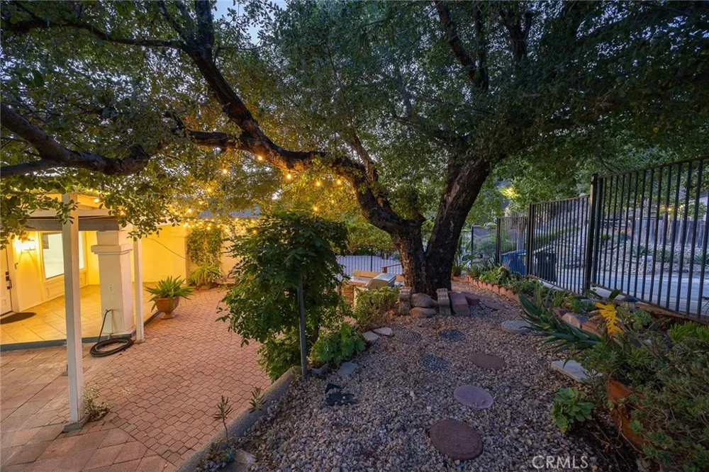 10842 Owens Tujunga, CA 91042
