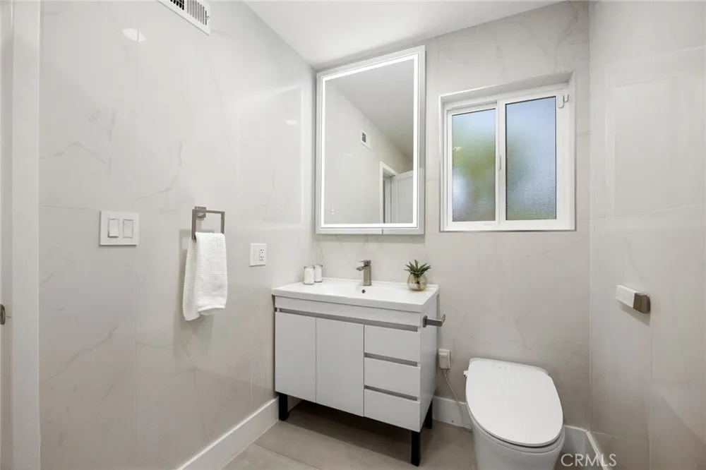 10842 Owens Tujunga, CA 91042