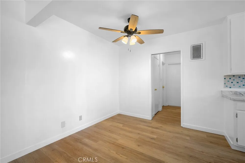 17845 Sherman Way #7 Reseda, CA 91335