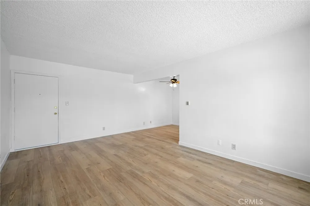 17845 Sherman Way #7 Reseda, CA 91335