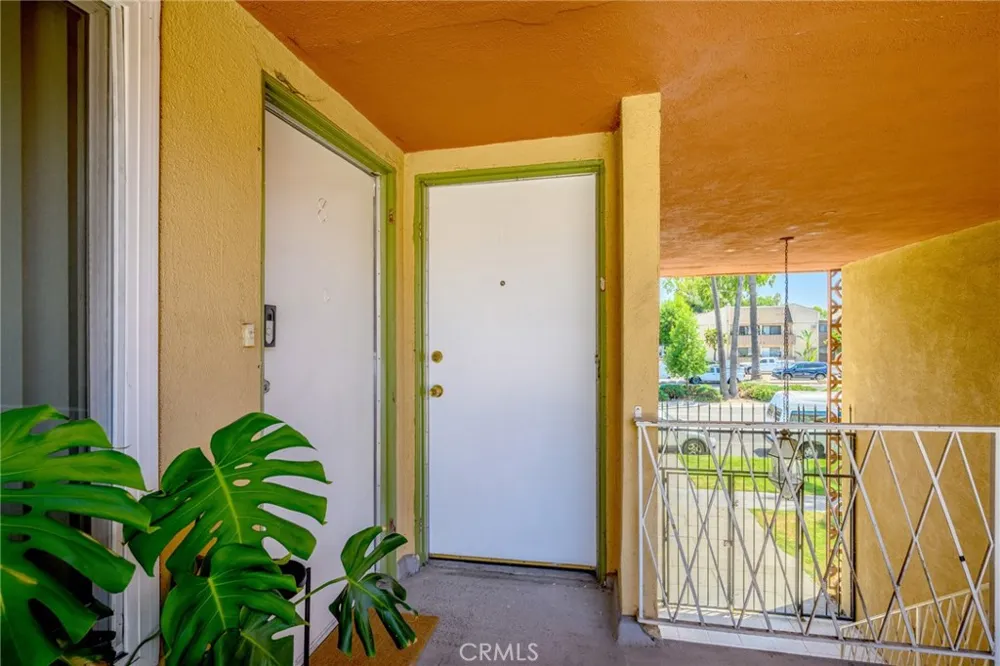 17845 Sherman Way #7 Reseda, CA 91335