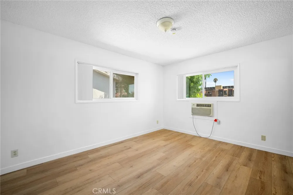 17845 Sherman Way #7 Reseda, CA 91335
