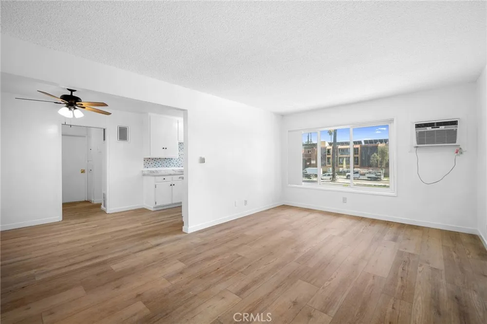 17845 Sherman Way #7 Reseda, CA 91335