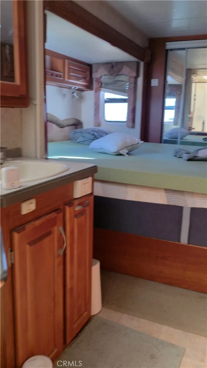 Agate Road Hesperia, CA 92345