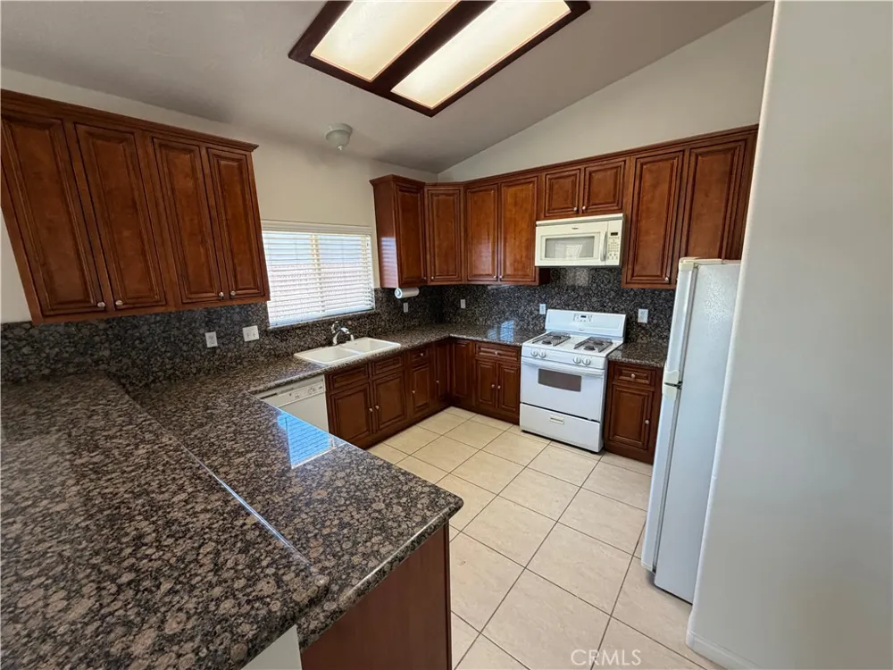 14125 Quinnault Rd Apple Valley, CA 92307