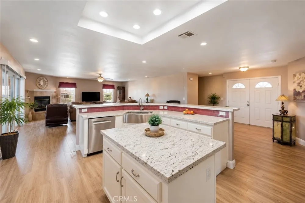 6797 Blue Rose Oak Hills, CA 92344