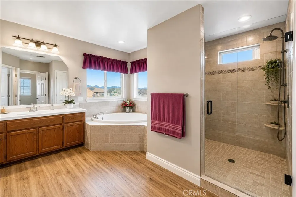6797 Blue Rose Oak Hills, CA 92344