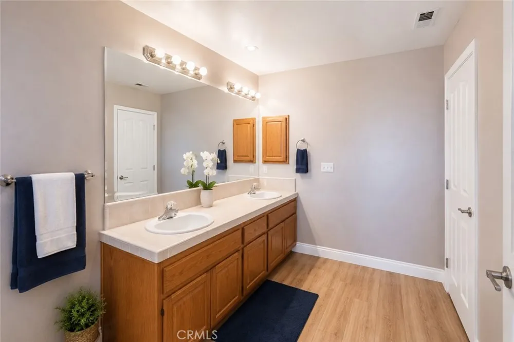 6797 Blue Rose Oak Hills, CA 92344